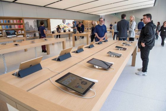 В выборе покупателей в Apple Store будет помогать целый ряд специалистов