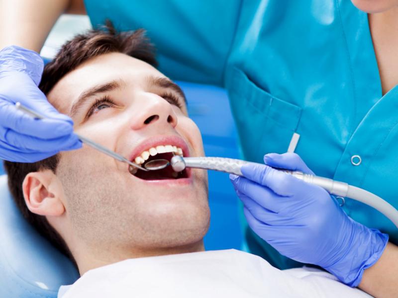 стоматологу