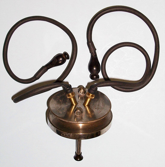Samtidig er den mest populære blandt lægerne i øjeblikket den kombinerede version (to i en) af stetoskopet og phonendoskopet - stethofonendoskopet